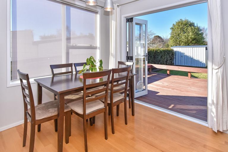 Photo of property in 6 Leatham Crescent, Opaheke, Papakura, 2113