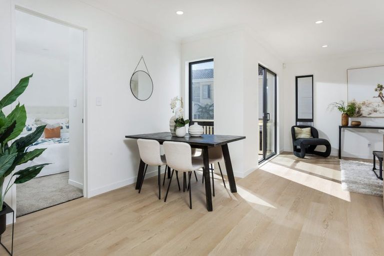 Photo of property in 24b Scarlock Avenue, Browns Bay, Auckland, 0630