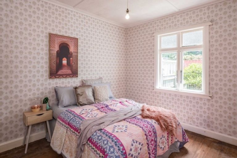 Photo of property in 202 The Parade, Island Bay, Wellington, 6023