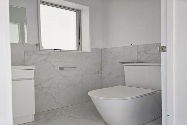 Photo of property in 12d Minaret Drive, Bucklands Beach, Auckland, 2014
