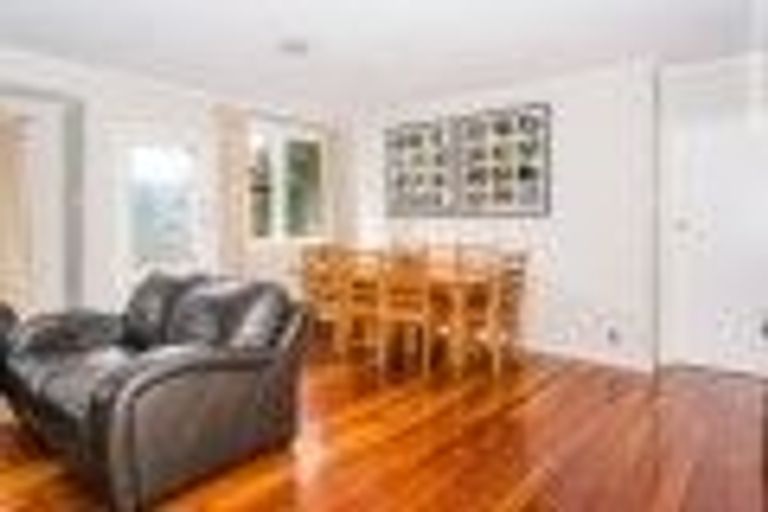 Photo of property in 17 Lysander Crescent, Beach Haven, Auckland, 0626