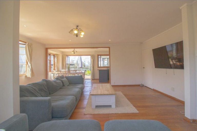 Photo of property in 11 Ramwall Place, Weymouth, Auckland, 2103