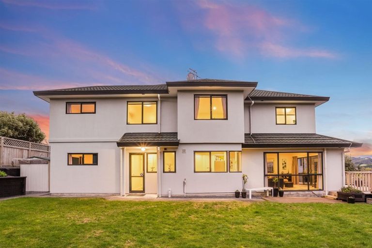 Photo of property in 22 Lanyon Place, Whitby, Porirua, 5024