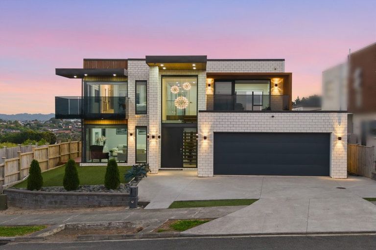 Photo of property in 7d Babich Road, Henderson Valley, Auckland, 0614