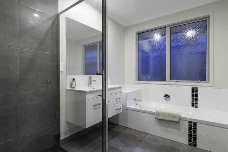 Photo of property in 162 Lakes Boulevard, Pyes Pa, Tauranga, 3112