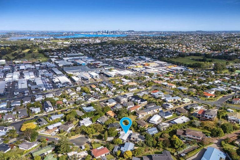 Photo of property in 1/14 Roband Avenue, Glenfield, Auckland, 0629