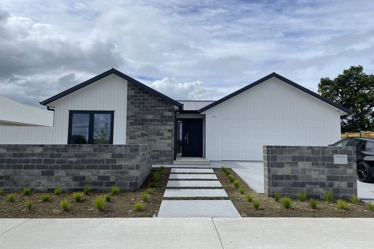 Photo of property in 92 Hugo Shaw Drive, Cambridge, 3434