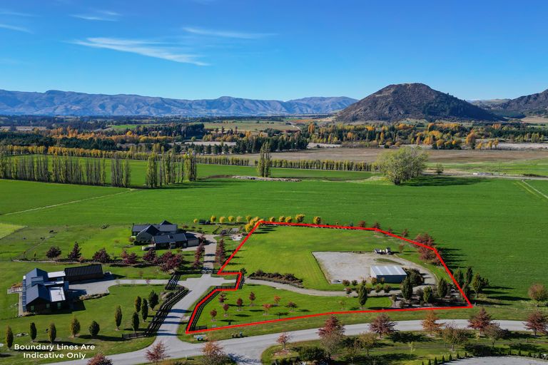 Photo of property in 14 Little Orchard Way, Wanaka, 9382