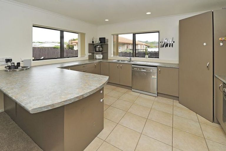 Photo of property in 6 Milson Drive, Papakura, 2110