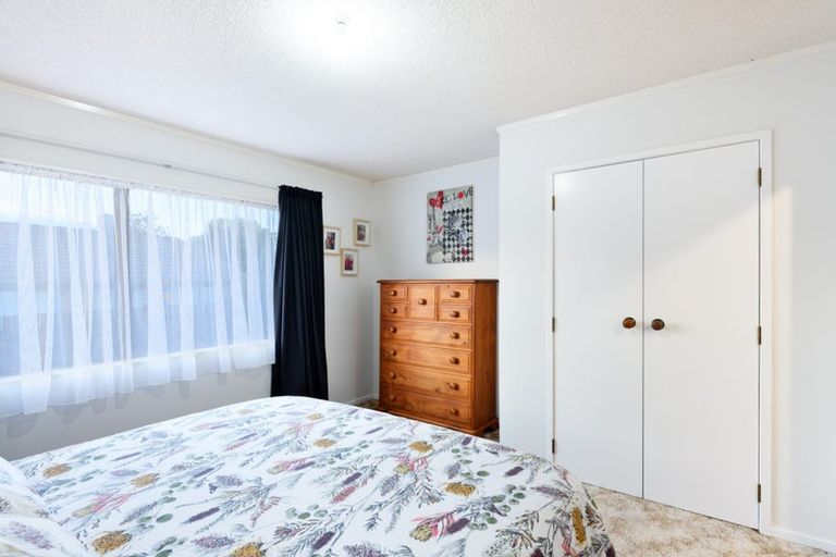 Photo of property in 2/23 Septimus Place, Henderson, Auckland, 0612