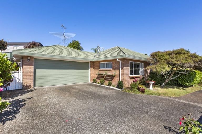 Photo of property in 10 Ryden Place, Glen Eden, Auckland, 0602
