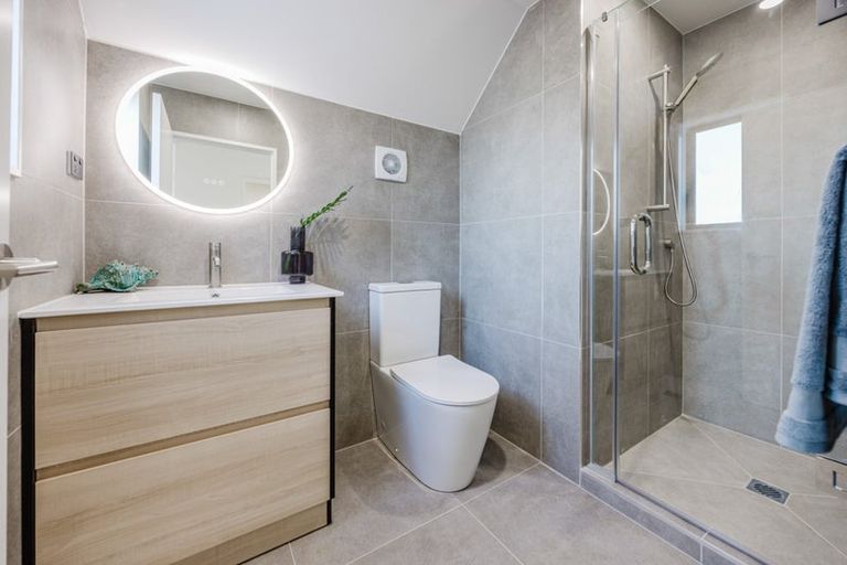 Photo of property in 6/24 Tupaki Place, Pakuranga Heights, Auckland, 2010