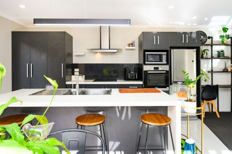 Photo of property in 18 Galea Grove, Kelvin Grove, Palmerston North, 4414