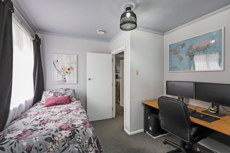 Photo of property in 902 Grove Road, Mayfair, Hastings, 4122