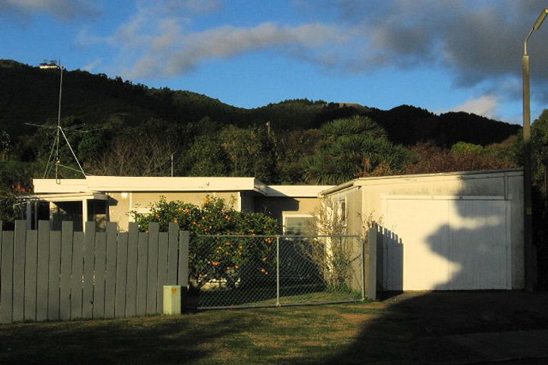 Photo of property in 9 Karu Crescent, Waikanae, 5036