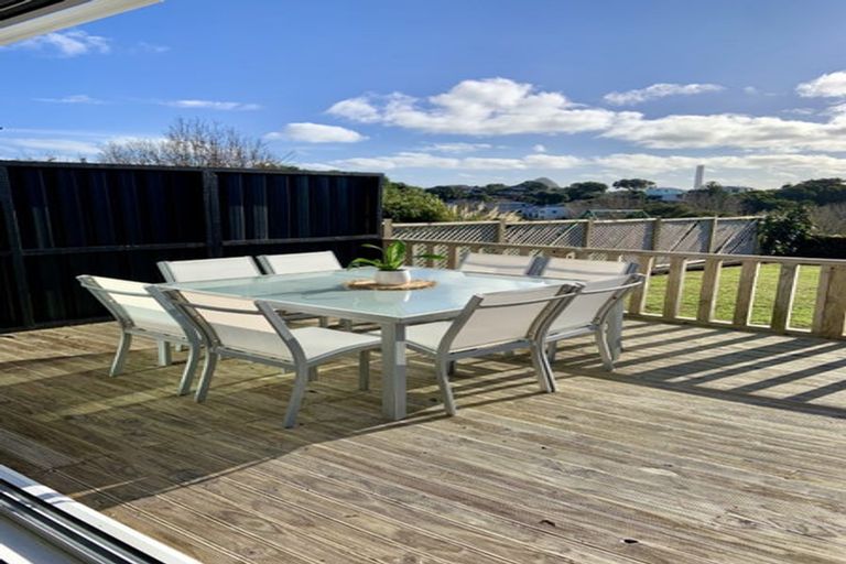 Photo of property in 44 Discovery Place, Marfell, New Plymouth, 4310