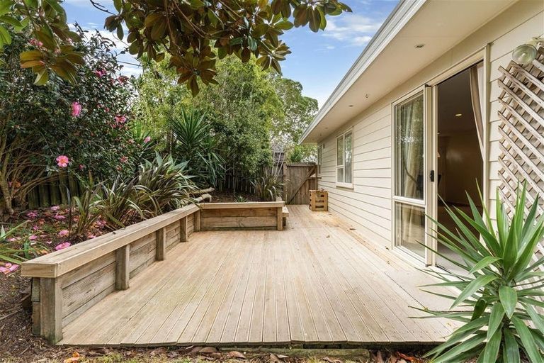 Photo of property in 51 Barbados Drive, Unsworth Heights, Auckland, 0632