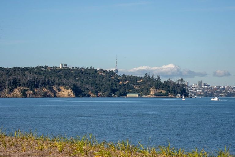 Photo of property in 25 Harbourside Parade, Hobsonville, 0616