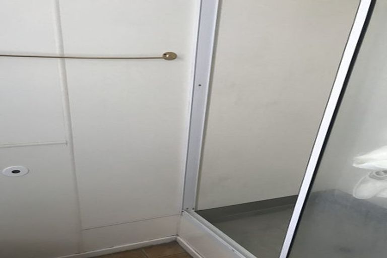 Photo of property in 1/46 John Dee Crescent, Red Beach, 0932