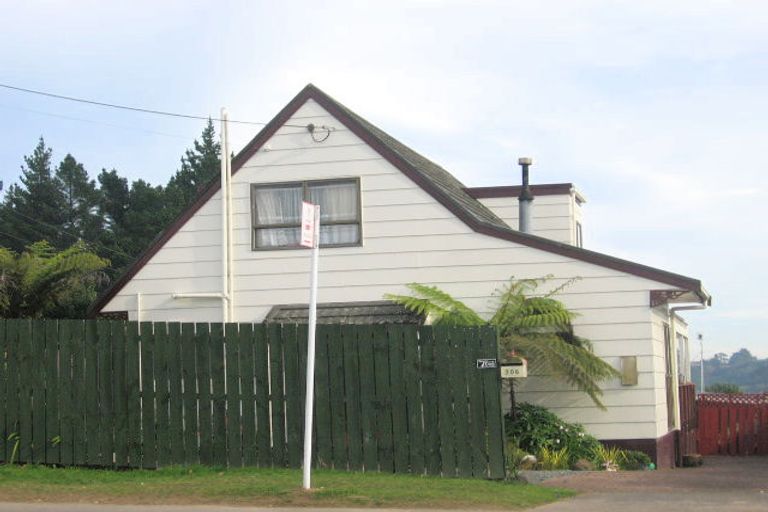 Photo of property in 306 Don Buck Road, Massey, Auckland, 0614