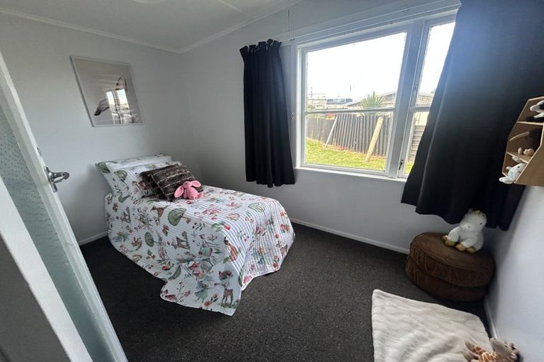Photo of property in 4 Ashton Terrace, Castlecliff, Whanganui, 4501