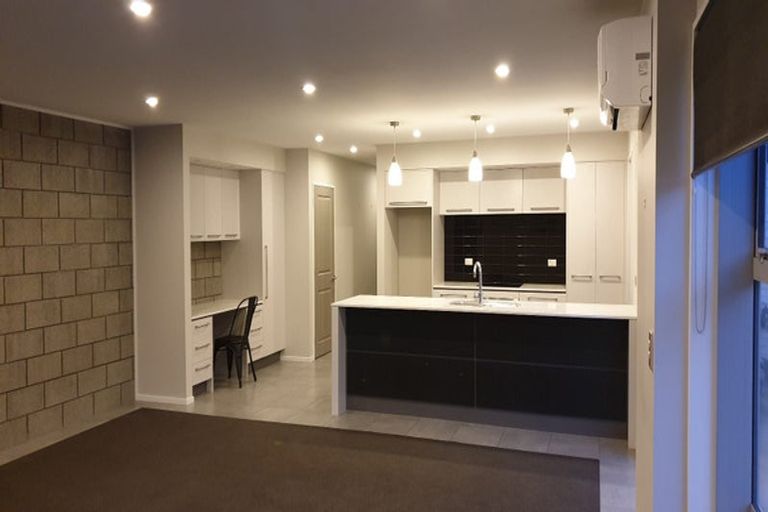 Photo of property in 142a Holly Road, St Albans, Christchurch, 8014