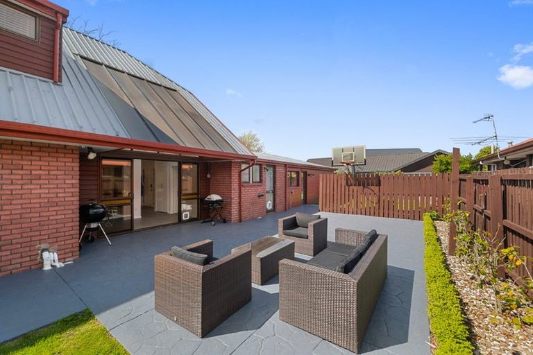 Photo of property in 11 Kedleston Drive, Avonhead, Christchurch, 8042