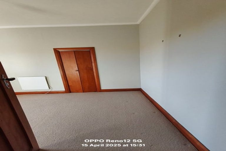 Photo of property in 32 Victoria Road, New Plymouth, 4310