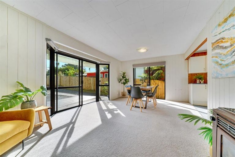 Photo of property in 94a Konini Road, Titirangi, Auckland, 0604