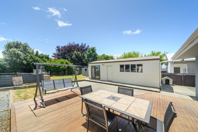 Photo of property in 18 Edwards Place, Terrace End, Palmerston North, 4410