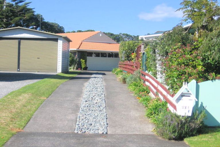Photo of property in 221 Moana Anu Anu Avenue, Whangamata, 3620
