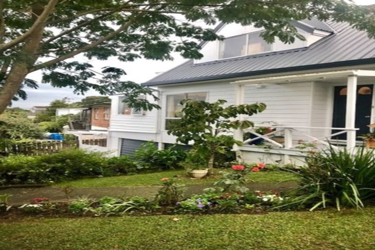 Photo of property in 3 Pohutukawa Avenue, Red Beach, 0932