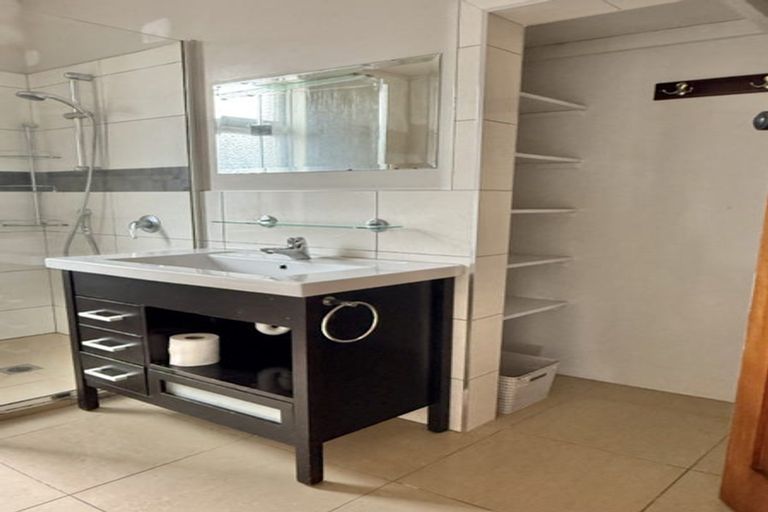 Photo of property in 98 Endeavour Street, Lyall Bay, Wellington, 6022