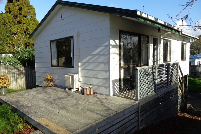 Photo of property in 13 Craigbank Avenue, New Lynn, Auckland, 0600