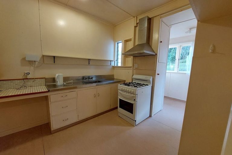 Photo of property in 35a Bassett Road, Johnsonville, Wellington, 6037