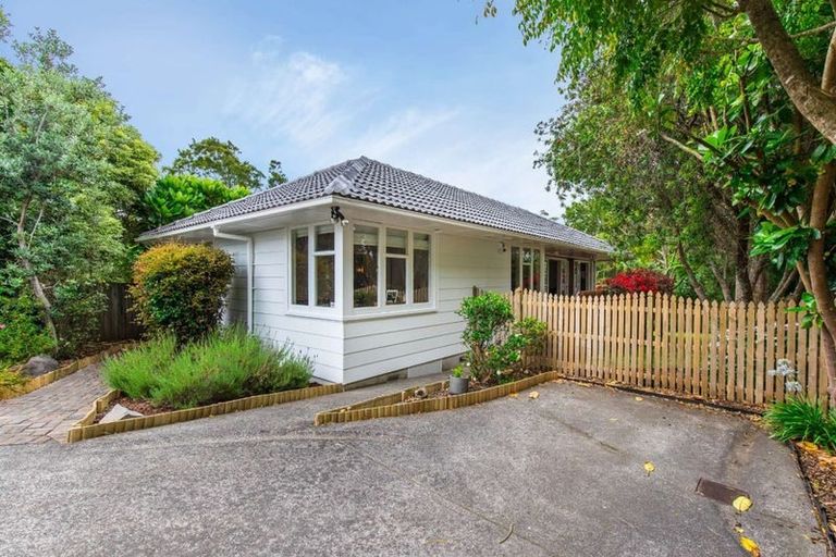 Photo of property in 2/16 Cresta Avenue, Beach Haven, Auckland, 0626
