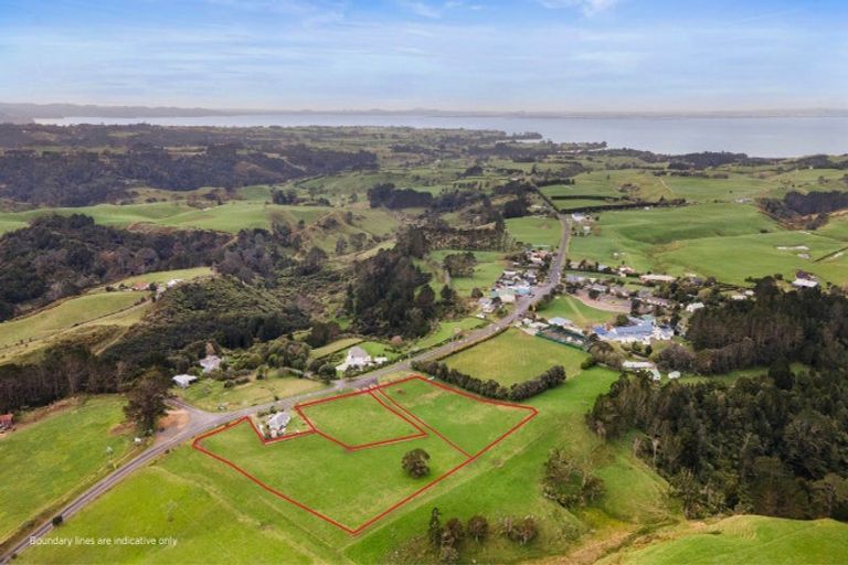 Photo of property in 2586 Awhitu Road, Awhitu, 2684