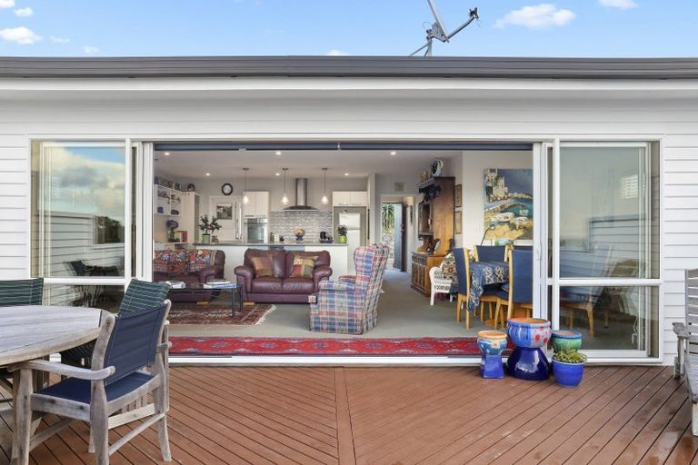 Photo of property in 1 Melandra Road, Stanmore Bay, Whangaparaoa, 0932