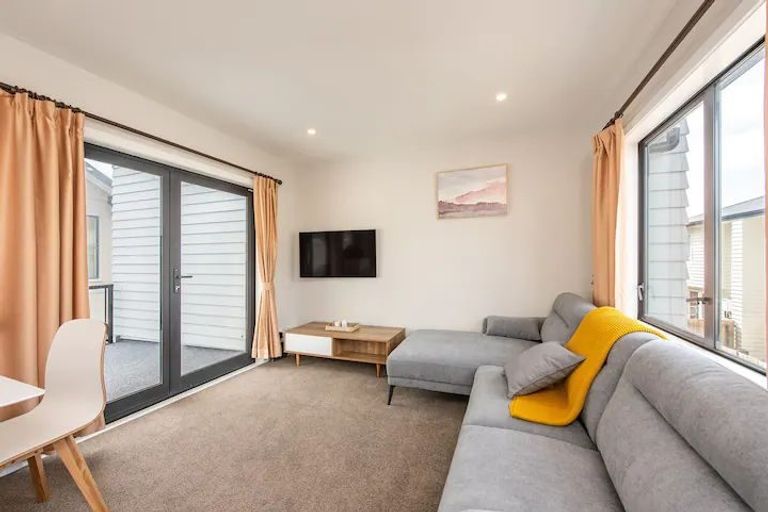 Photo of property in 10 Frankmoore Avenue, Johnsonville, Wellington, 6037