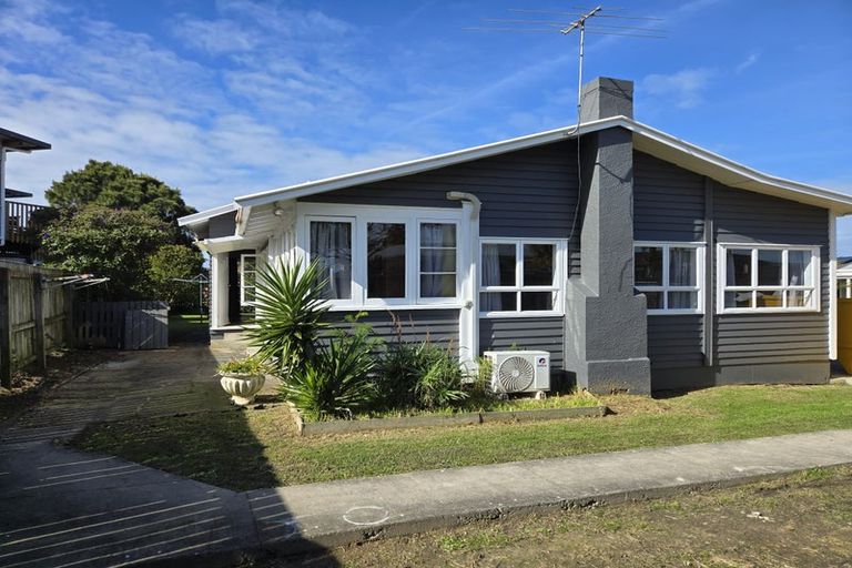 Photo of property in 40 Evans Road, Weymouth, Auckland, 2103