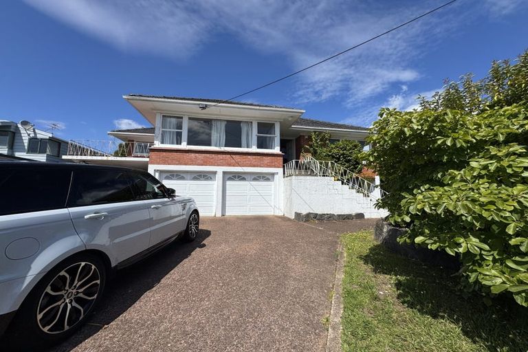 Photo of property in 314 East Coast Road, Forrest Hill, Auckland, 0620