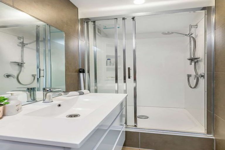 Photo of property in 56 Maupuia Road, Maupuia, Wellington, 6022