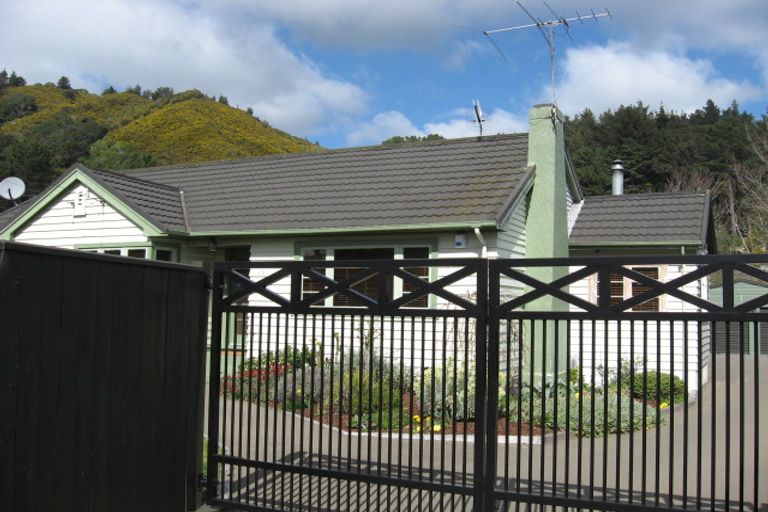 Photo of property in 12 Homedale Road, Wainuiomata, Lower Hutt, 5014
