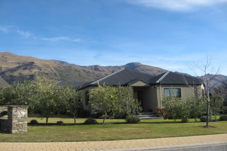 Photo of property in 28 Meadowstone Drive, Wanaka, 9305