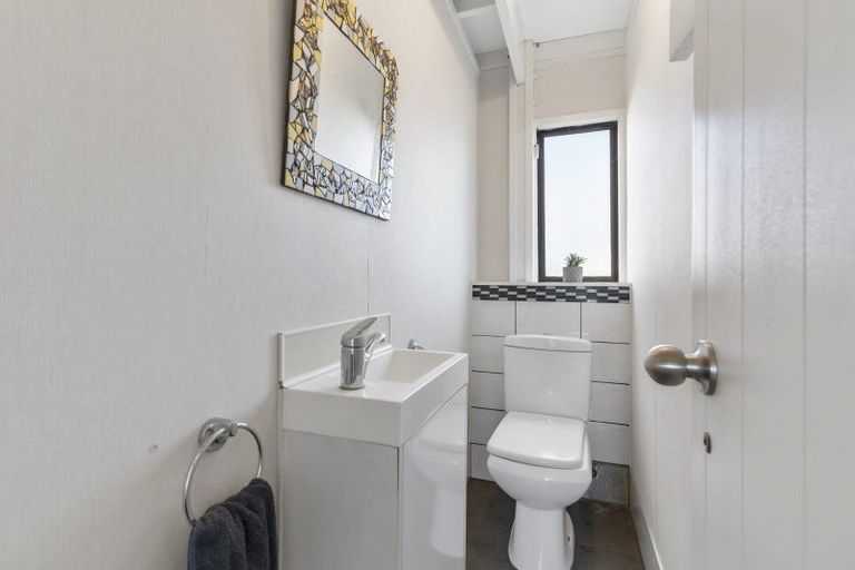 Photo of property in 100 Mayfair Avenue, Whangamata, 3620