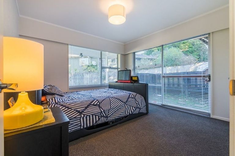 Photo of property in 2/18 Kashmir Road, Glen Eden, Auckland, 0602