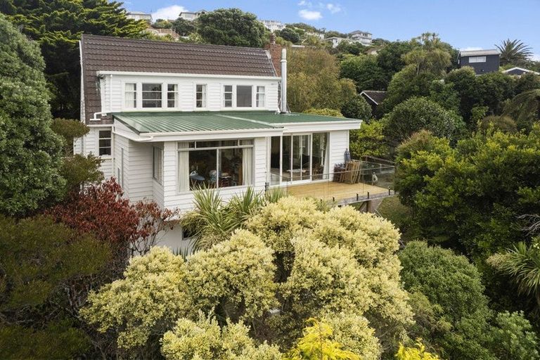 Photo of property in 5 Fettes Crescent, Seatoun, Wellington, 6022