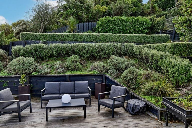 Photo of property in 9 Mana View Road, Paremata, Porirua, 5026