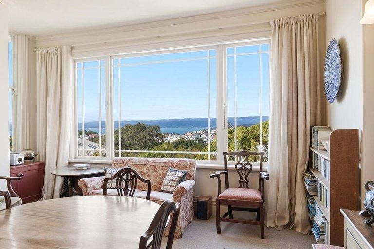 Photo of property in 12 Fairview Crescent, Kelburn, Wellington, 6012