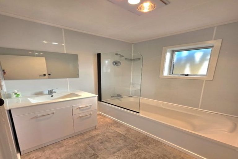 Photo of property in 10a Turi Street, Welbourn, New Plymouth, 4312